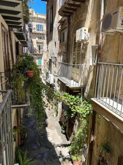 Triscele House - Corrieri Apartment Palermo Bagian luar foto